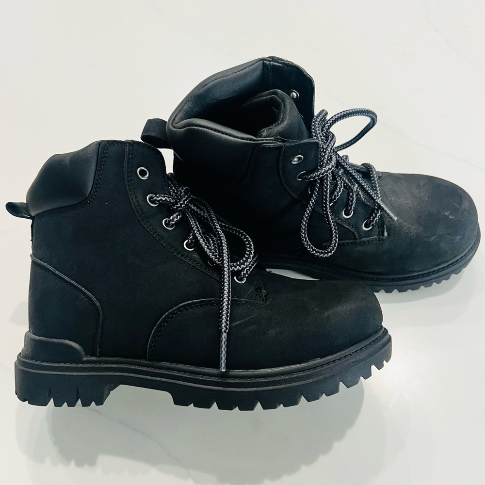 Boys Black lace-up boots Almost brand new. Sz 1
